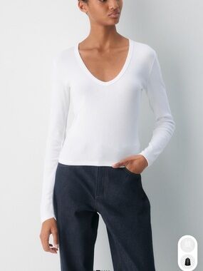 Aritzia Homestretch V-Neck